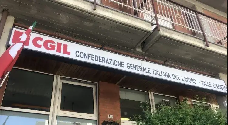 Collocamento a riposo d’ufficio, la Cgil Valle d'Aostachiama il personale in assemblea pubblica